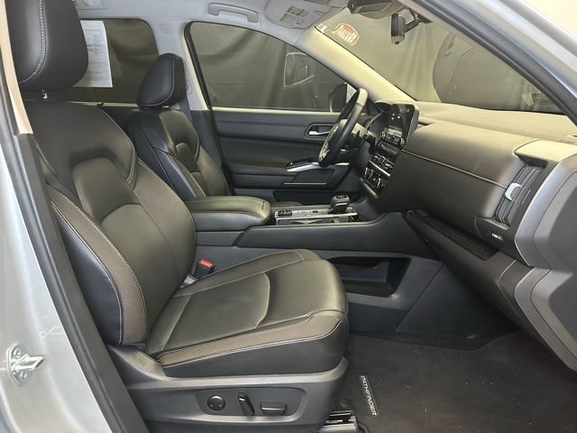 Used 2023 Nissan Pathfinder SL AWD/4WD image 15