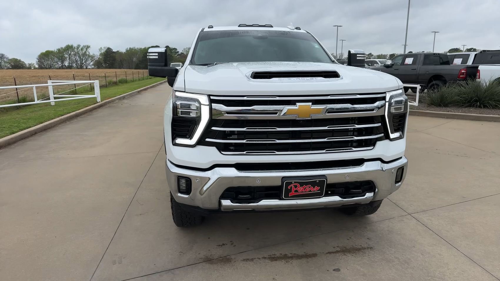 Used 2025 Chevrolet Silverado 2500 LTZ w/ LTZ Premium Package AWD/4WD image 3