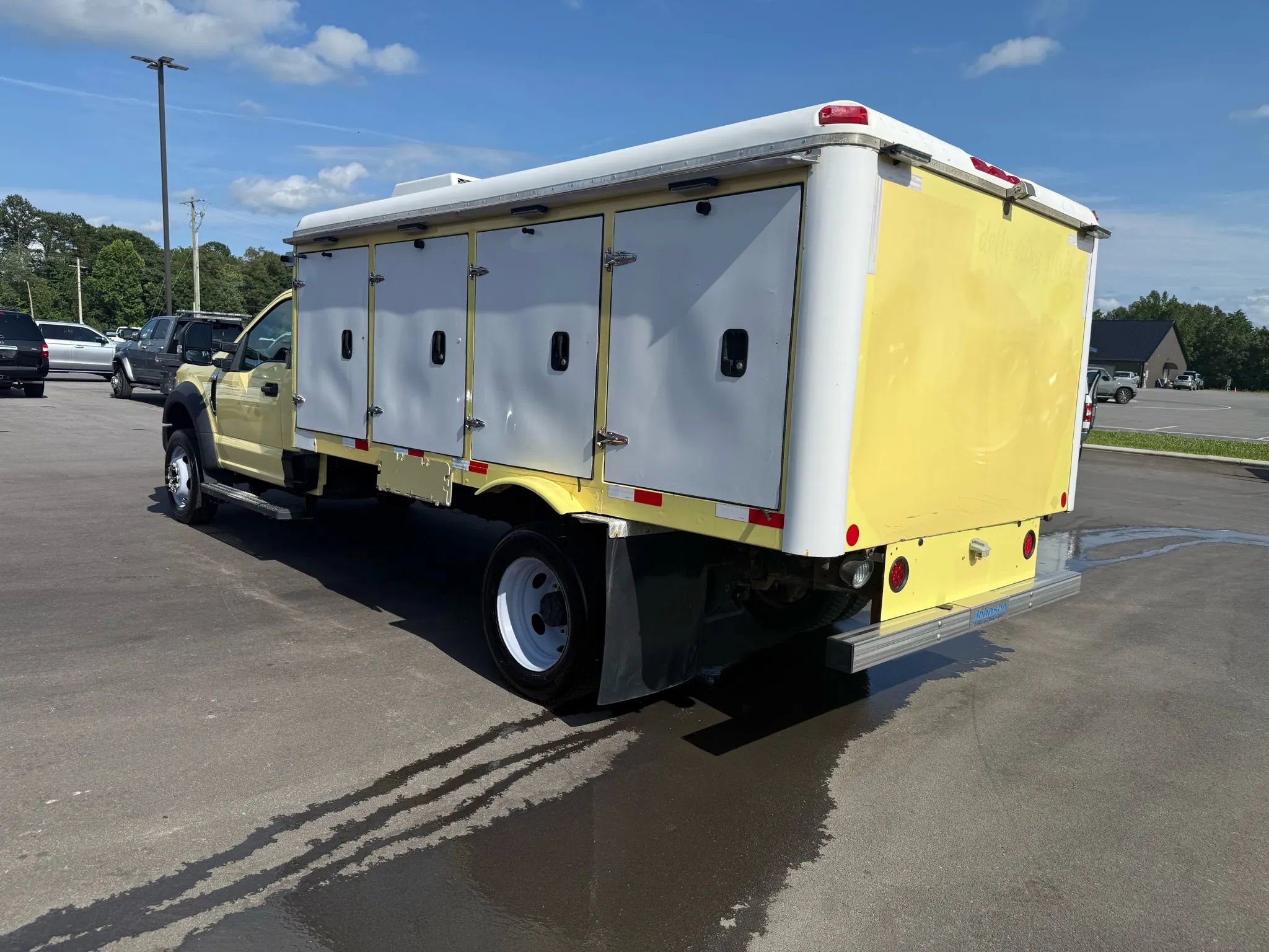 Used 2019 Ford F550 2WD Regular Cab Super Duty image 3