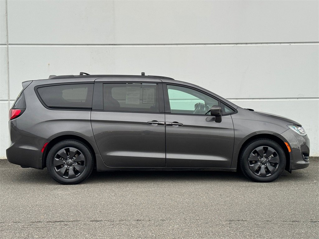 Used 2020 Chrysler Pacifica Touring-L w/ S Appearance Package image 8