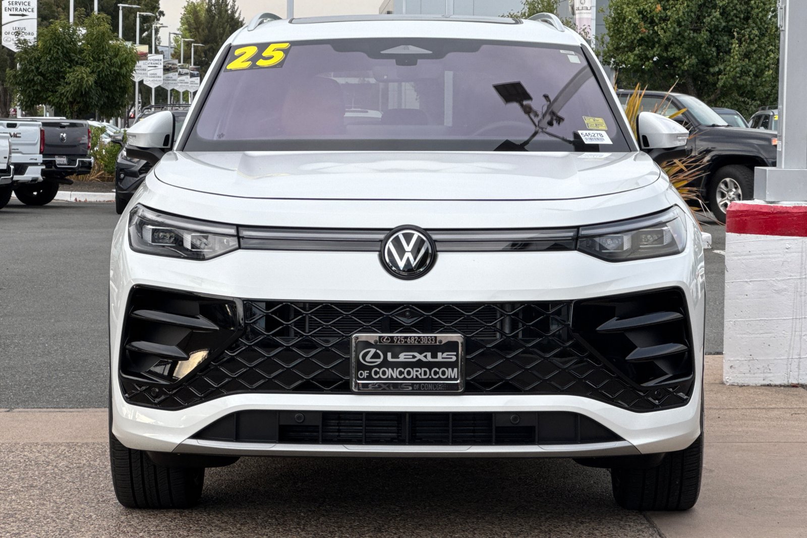 Used 2025 Volkswagen Tiguan SEL R-Line AWD/4WD image 6