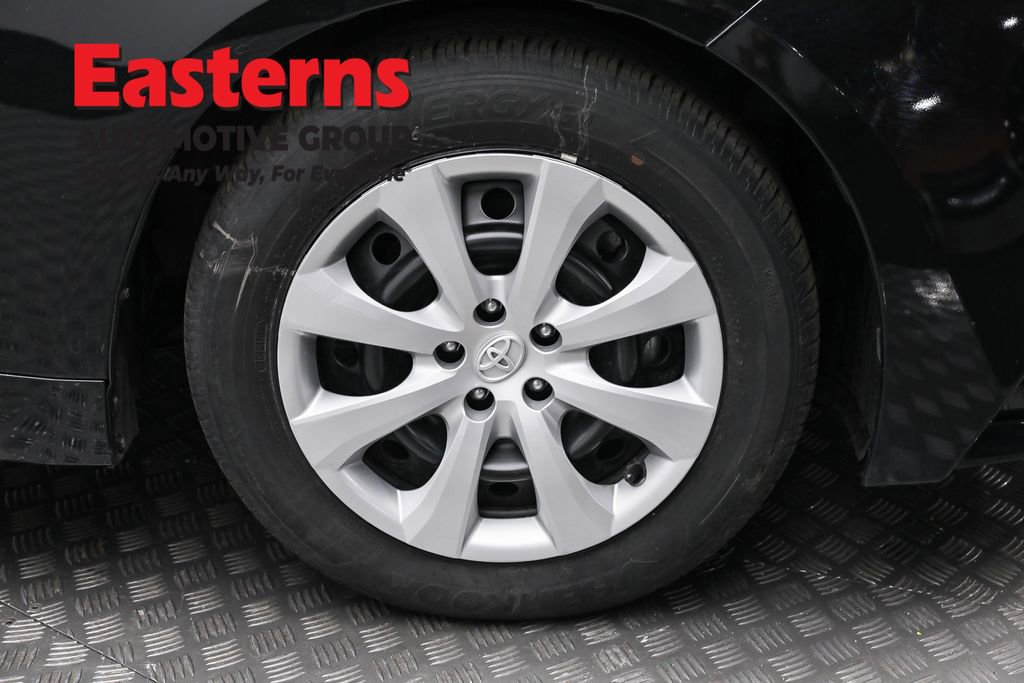 Used 2025 Toyota Corolla LE image 27