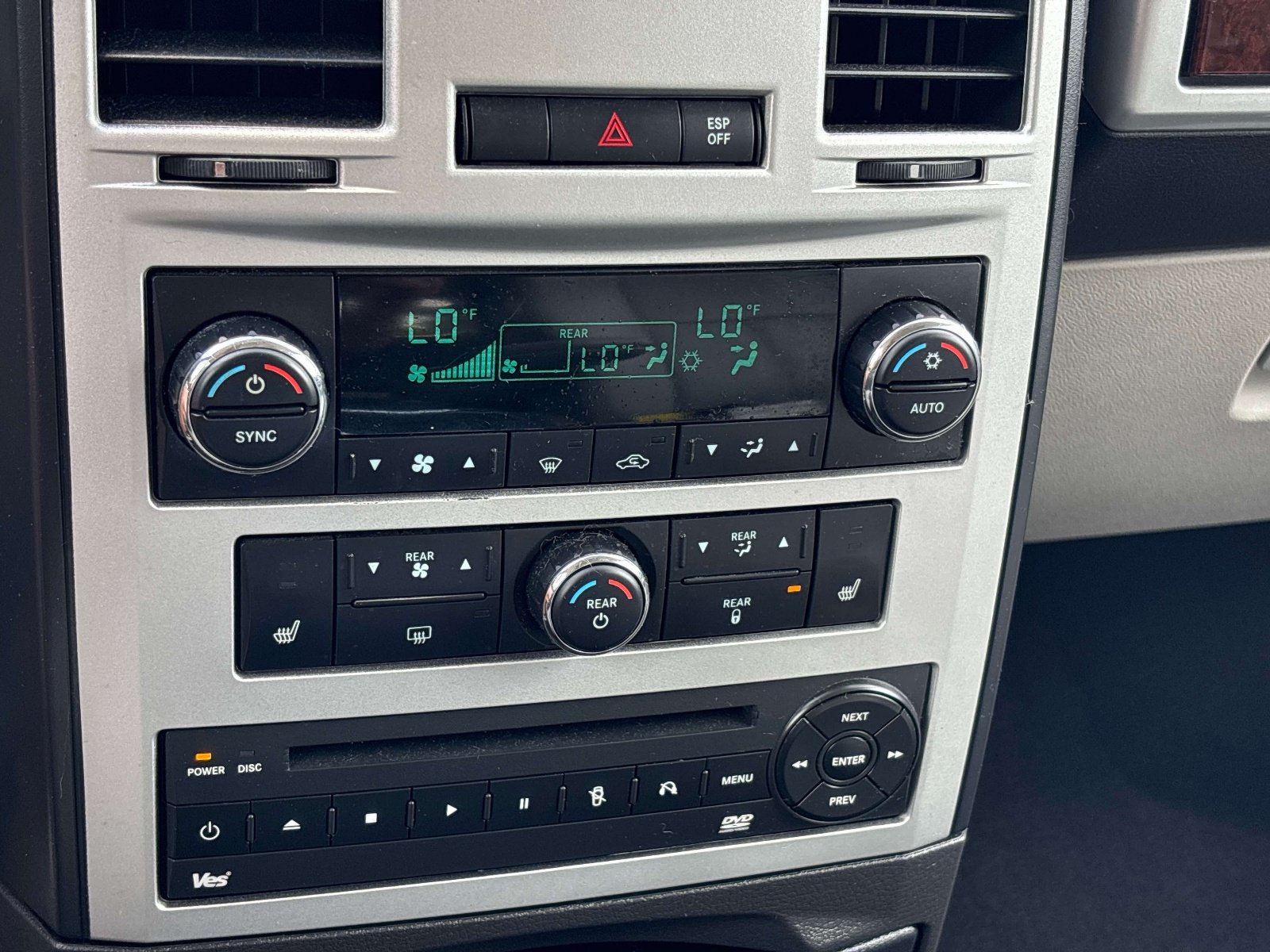 Used 2010 Chrysler Town & Country Touring Plus FWD image 27