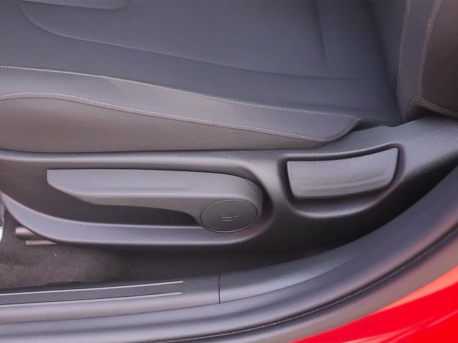 Used 2025 Hyundai Elantra SEL FWD image 24