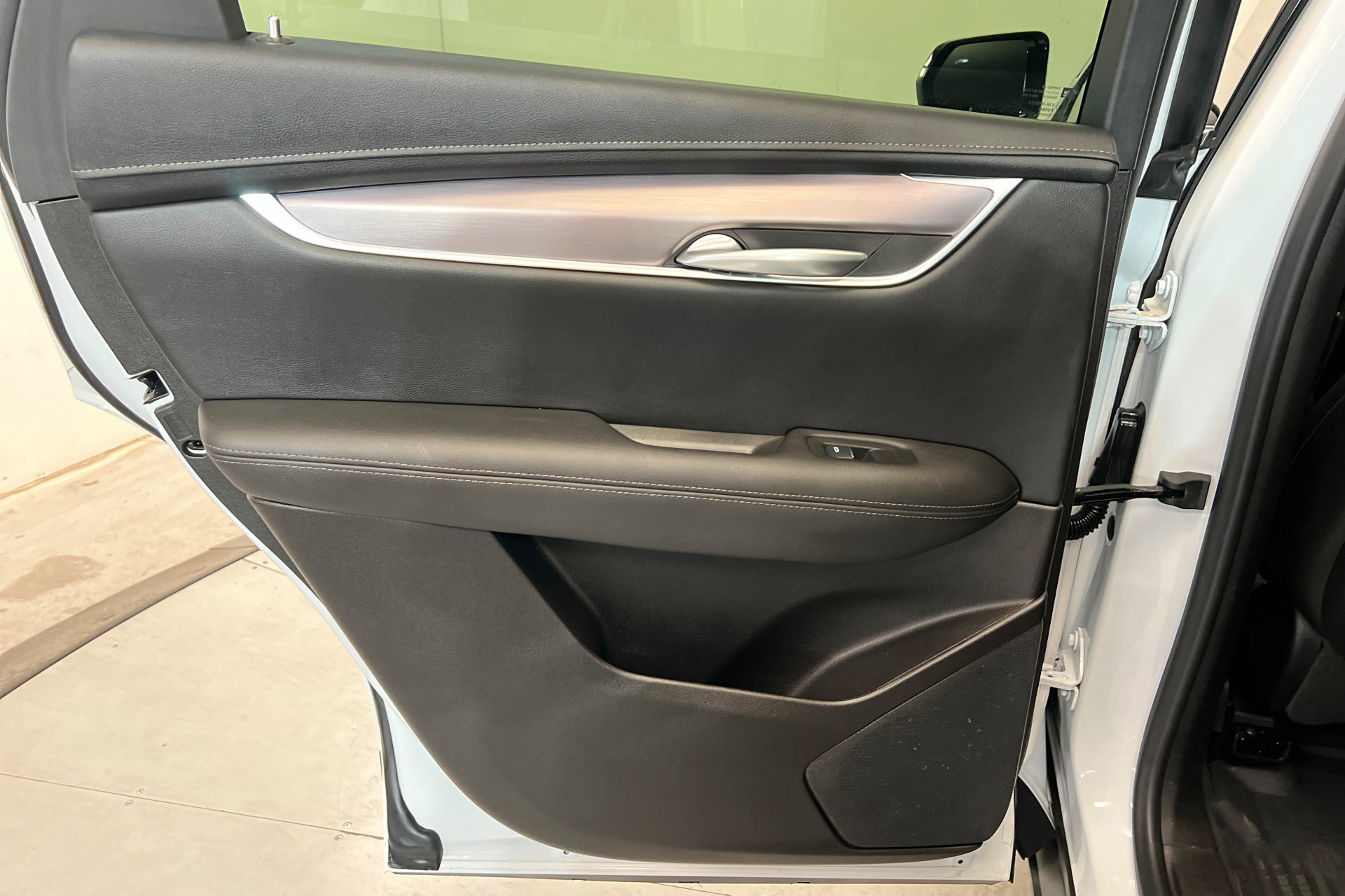 Used 2025 Cadillac XT5 Luxury w/ LPO, Floor Liner Package AWD/4WD image 18