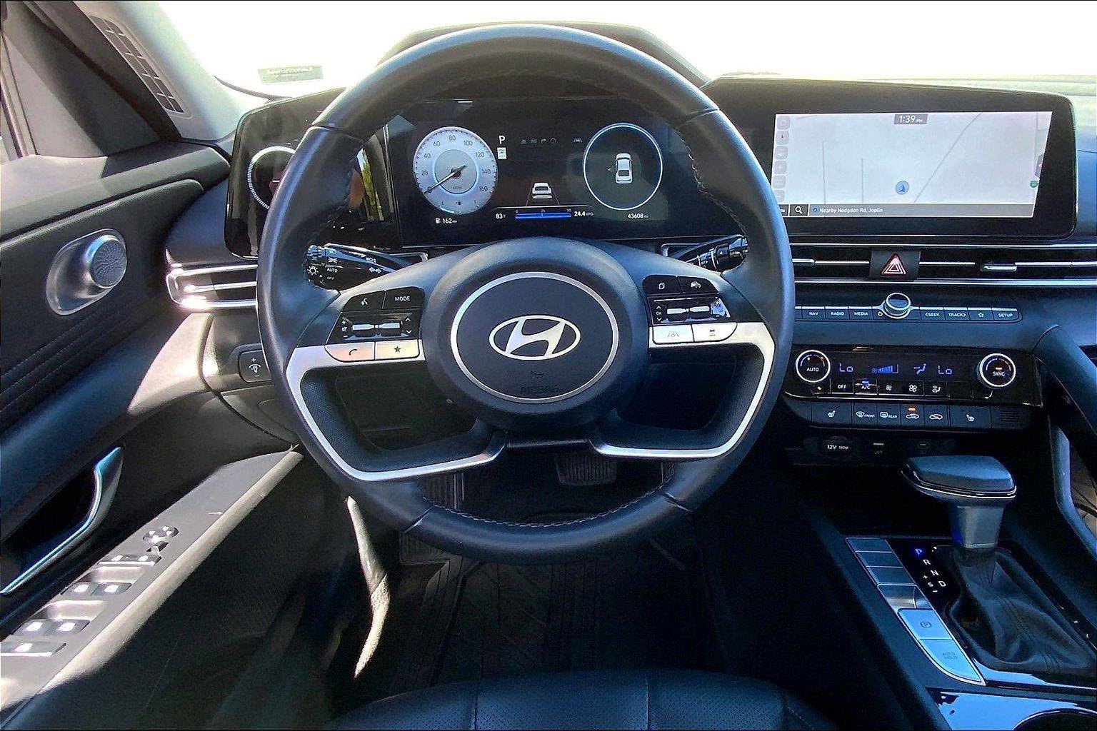 Used 2025 Hyundai Elantra Limited FWD image 5