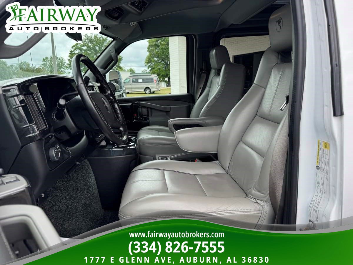Used 2017 GMC Savana 2500 RWD image 10