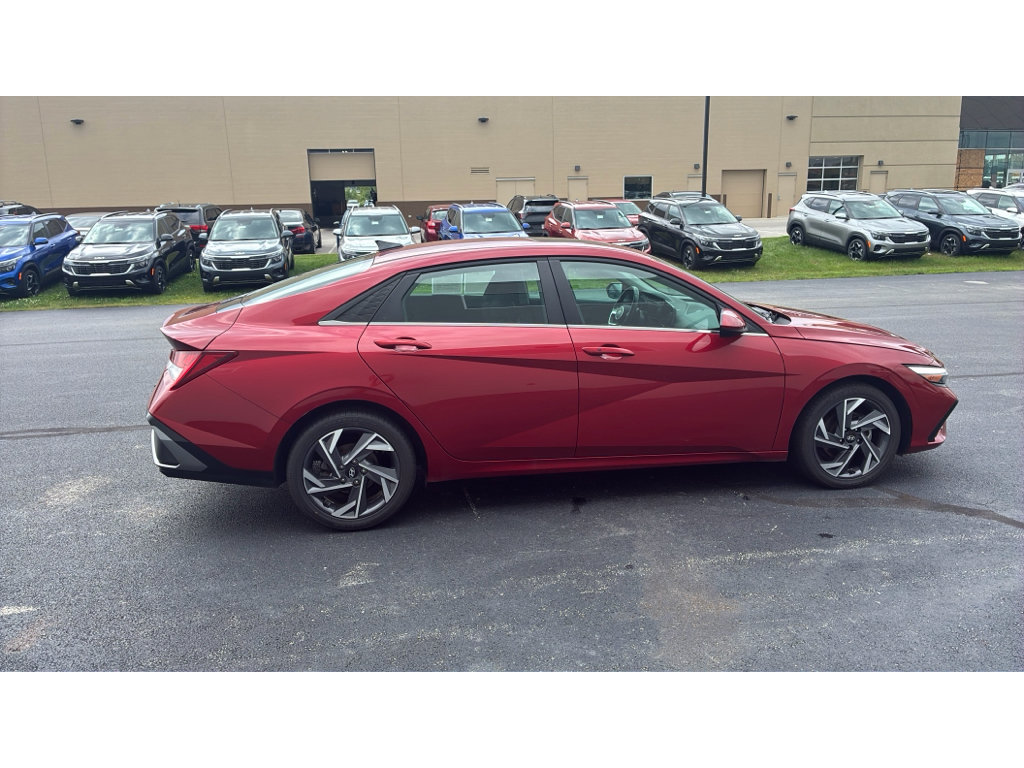 Used 2025 Hyundai Elantra SEL FWD image 8