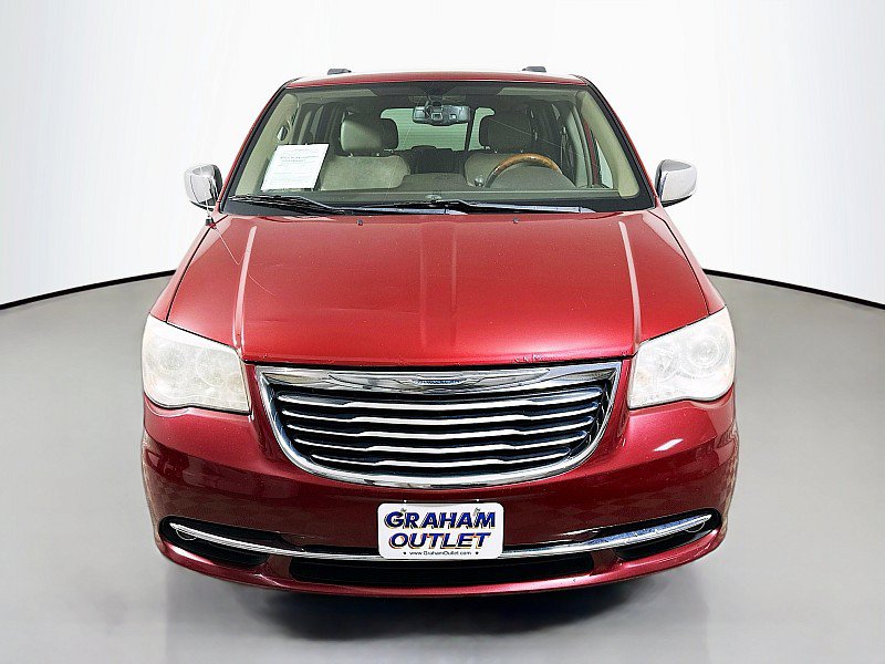 Used 2013 Chrysler Town & Country Limited w/ Luxury Group FWD image 2