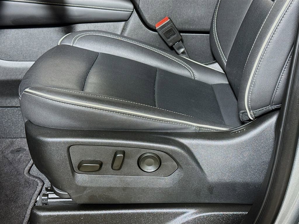 Certified 2025 Chevrolet Suburban Premier image 18