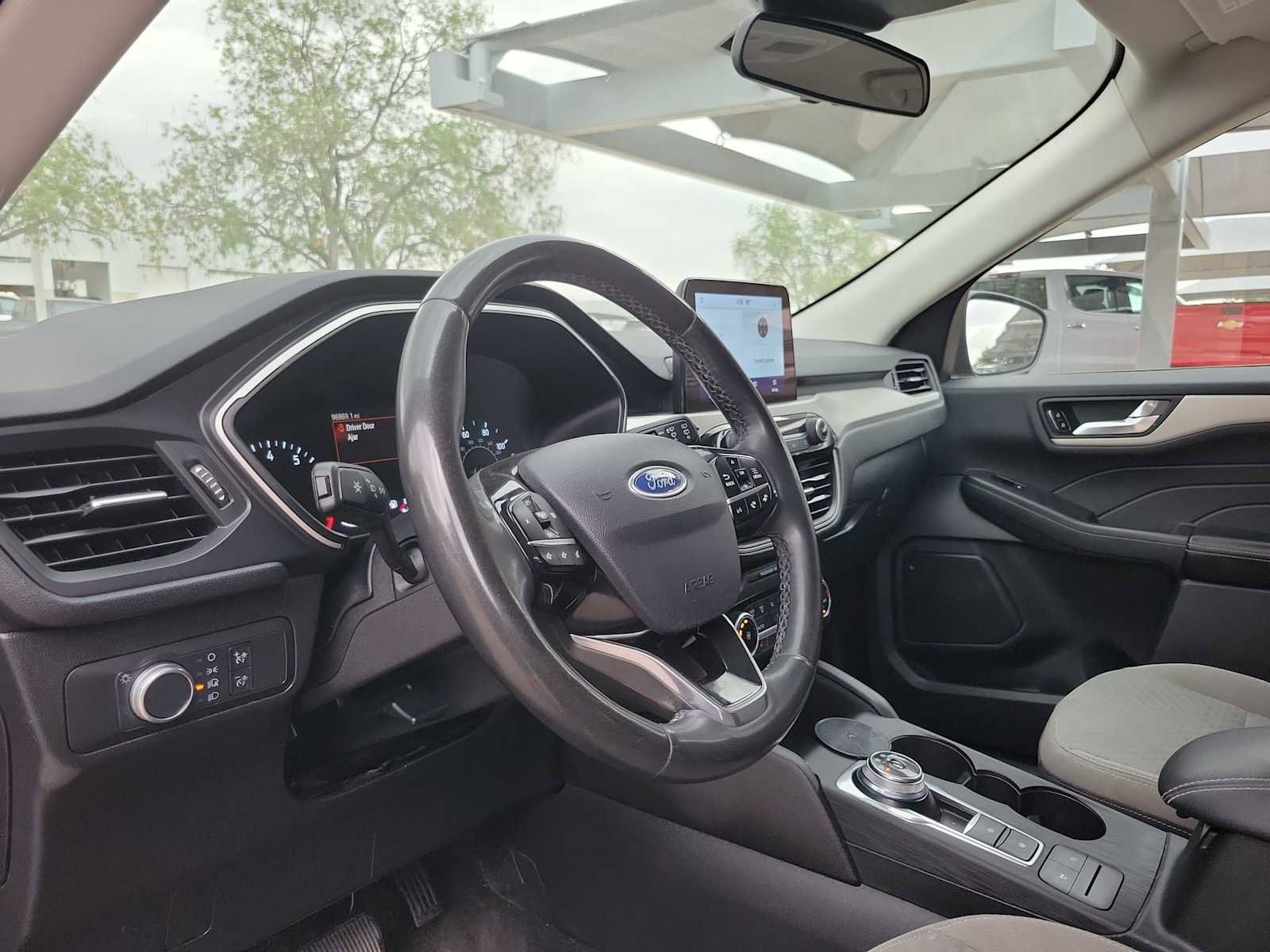 Used 2021 Ford Escape SE w/ Cold Weather Package image 10