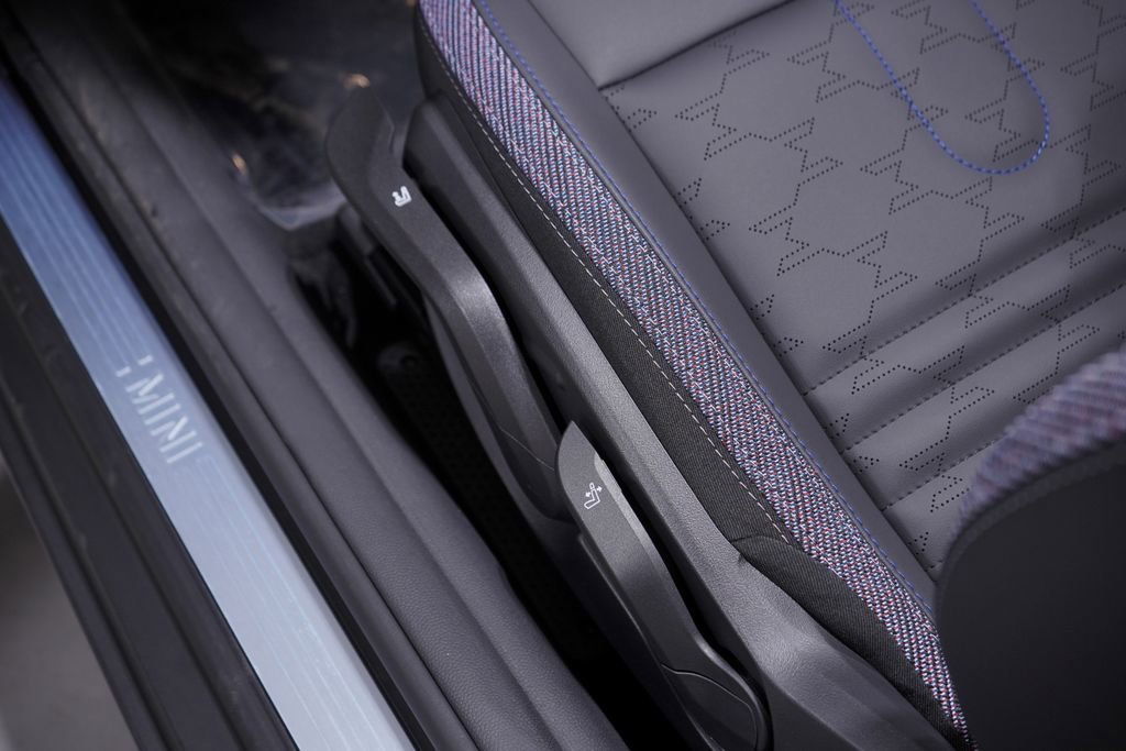 New 2026 MINI Cooper S image 17