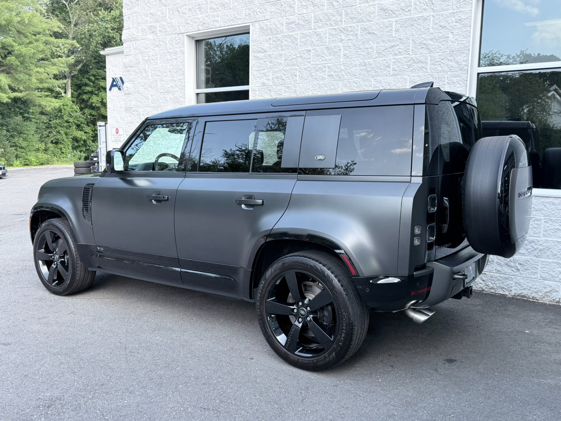 Used 2023 Land Rover Defender 110 AWD/4WD image 5