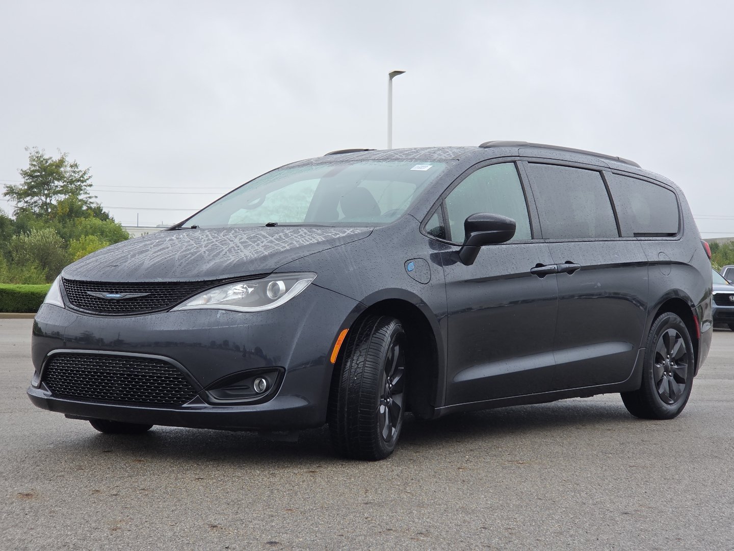 Used 2020 Chrysler Pacifica Touring-L w/ S Appearance Package FWD image 13