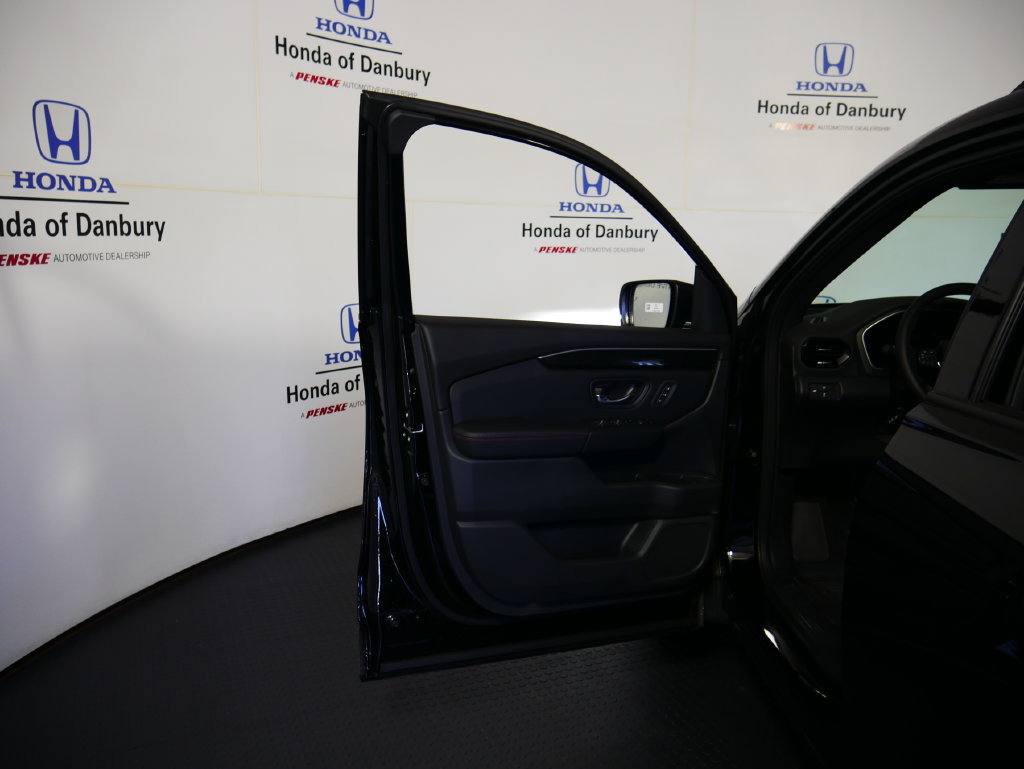 New 2026 Honda Pilot Black Edition image 13