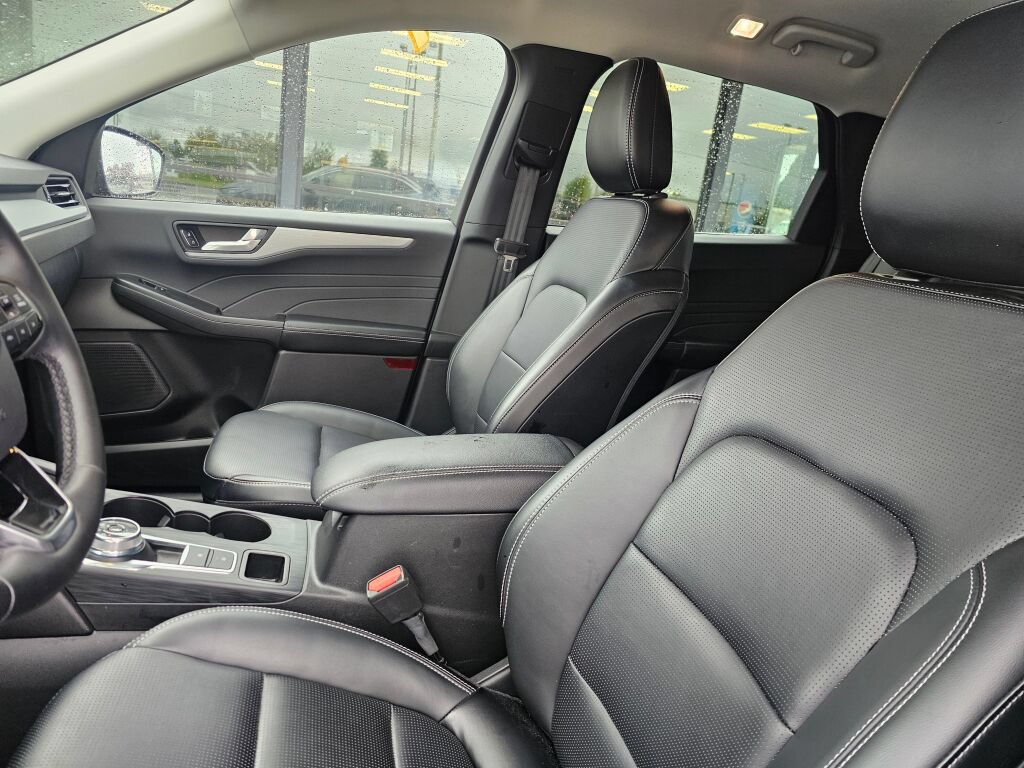 Certified 2025 Ford Escape Platinum AWD/4WD image 18