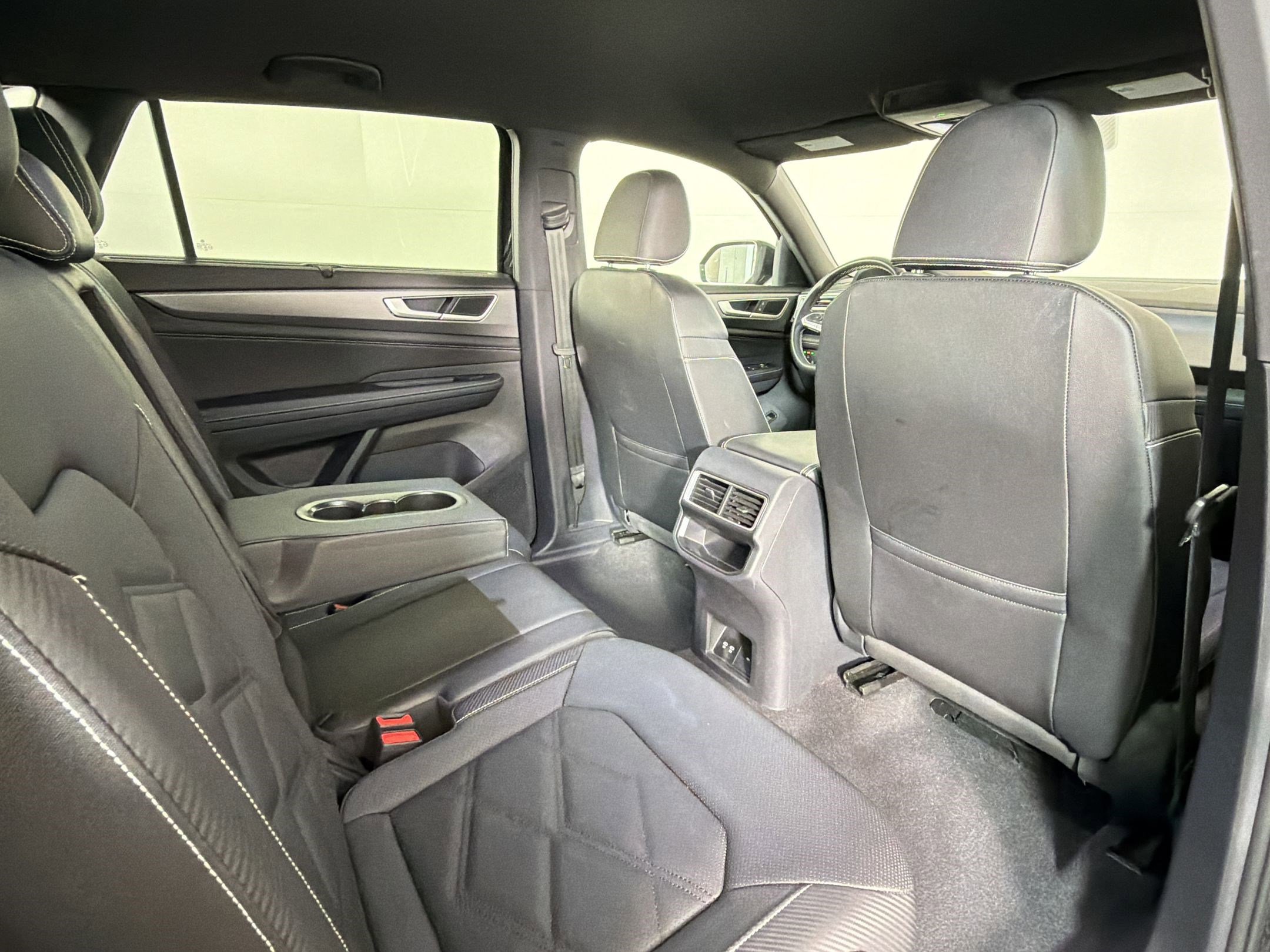 Used 2025 Volkswagen Atlas Cross Sport SE image 27