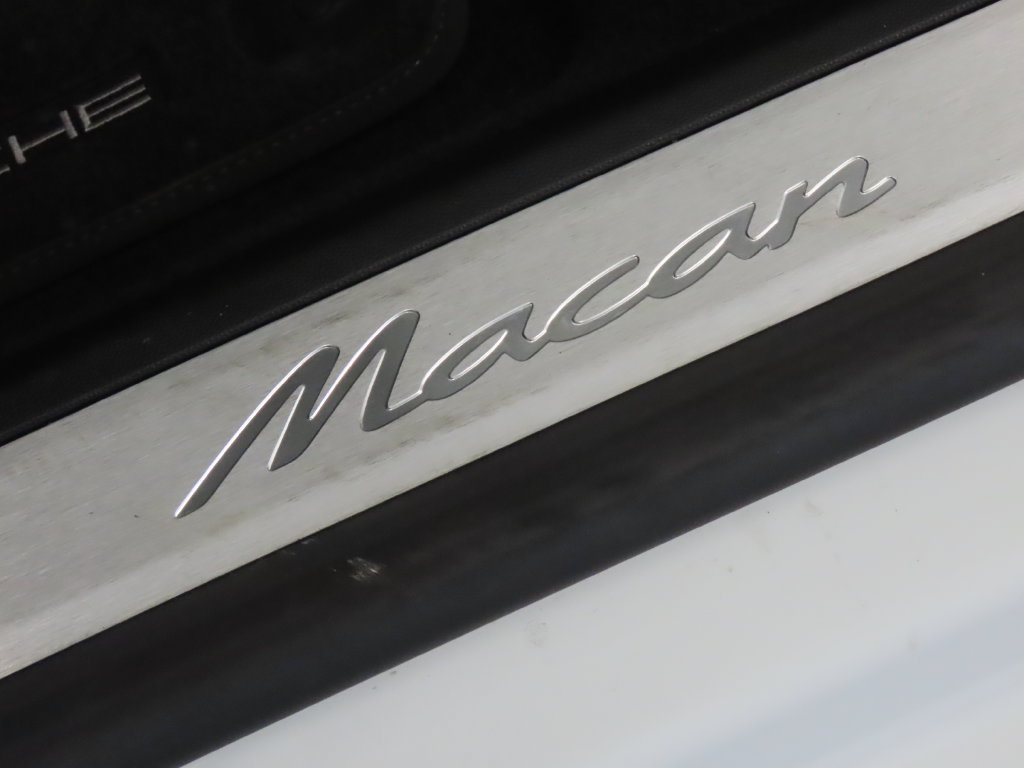 Certified 2025 Porsche Macan Electric w/ Premium Package RWD image 40