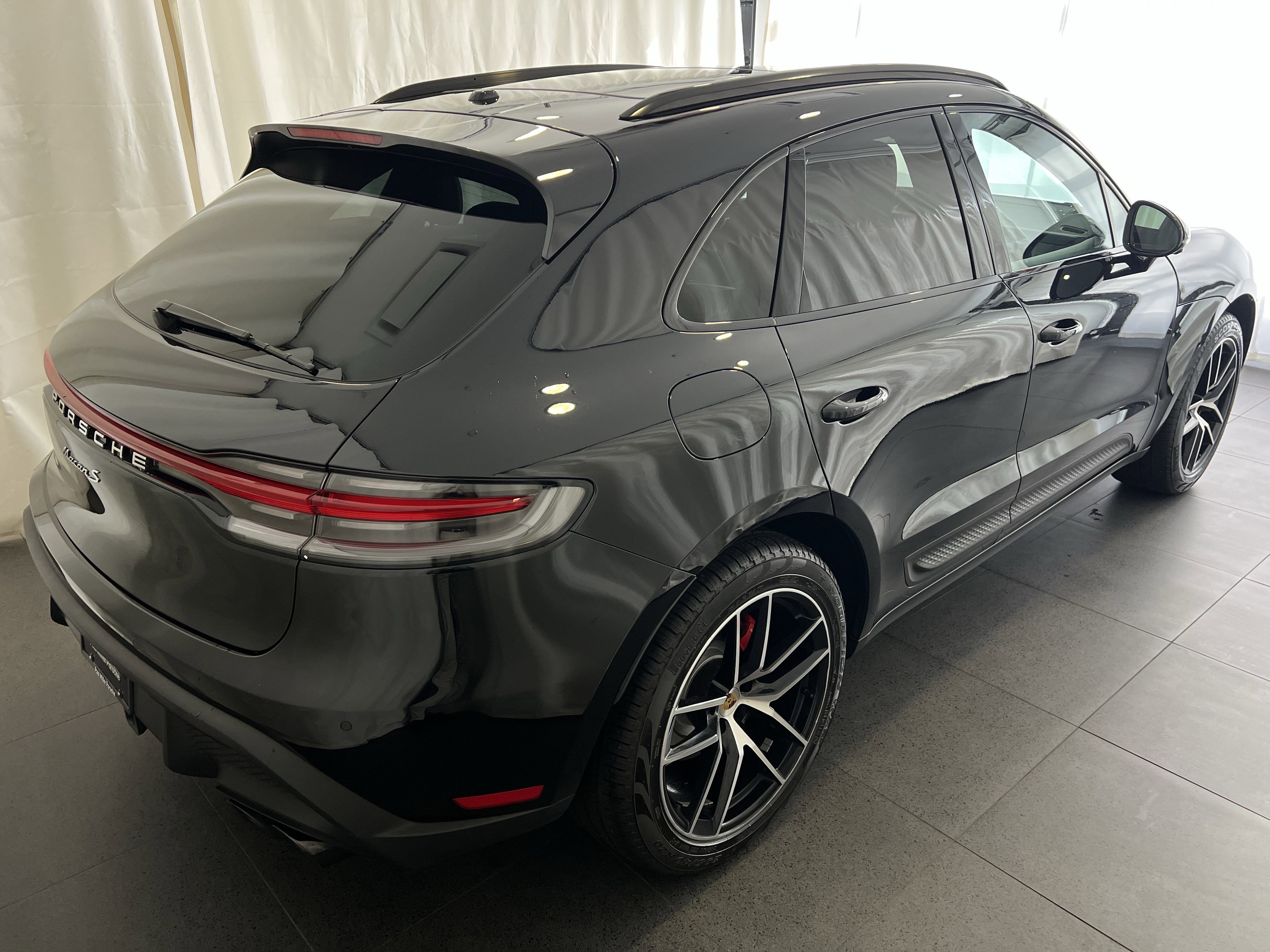Certified 2023 Porsche Macan S image 9