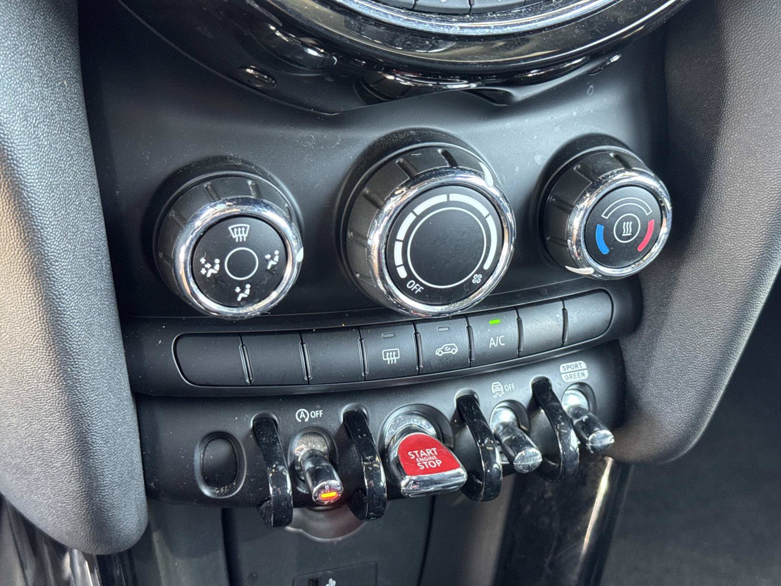 Used 2019 MINI Cooper S w/ Signature Upholstery Package FWD image 15
