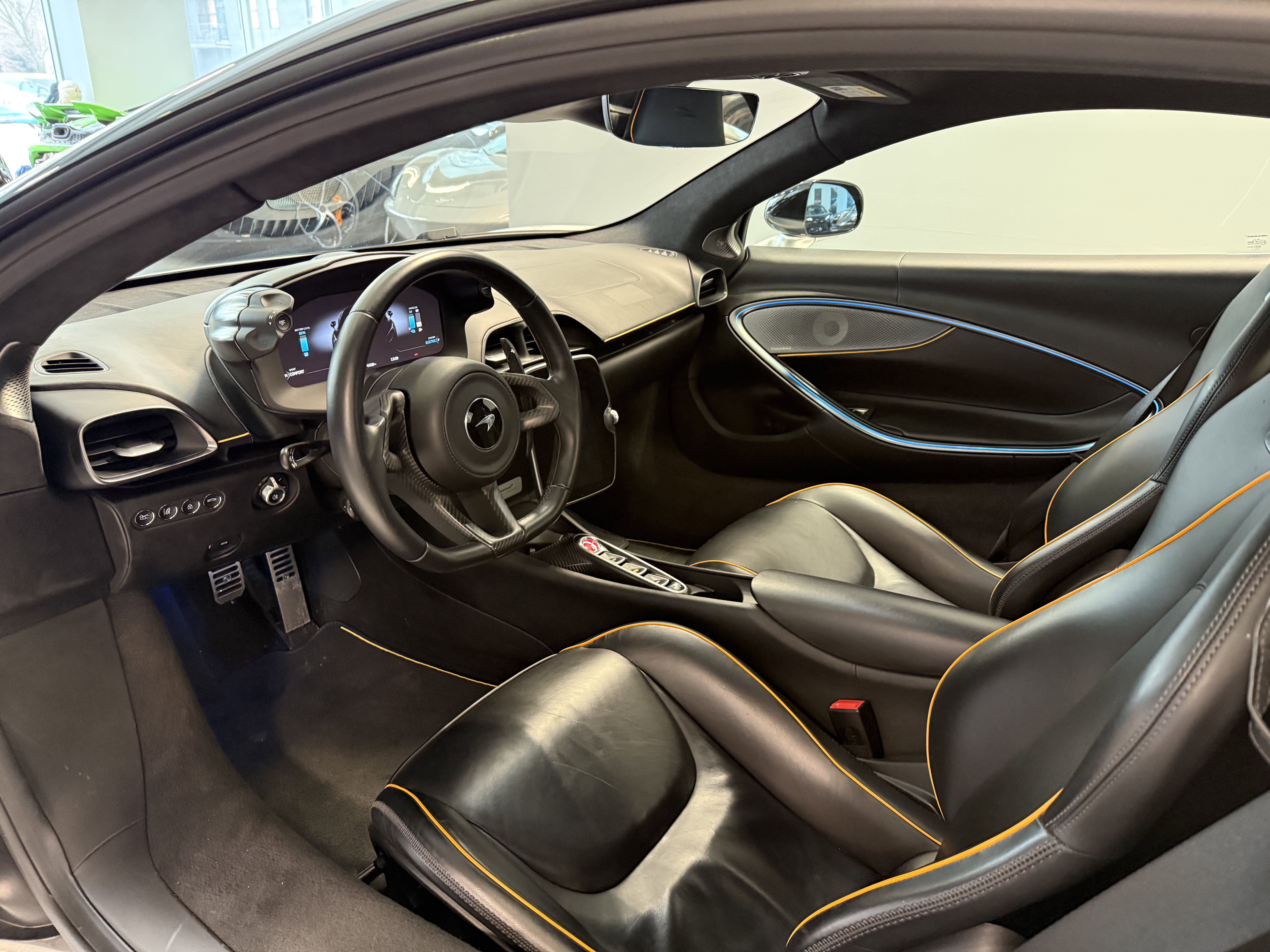 Used 2023 McLaren Artura image 10