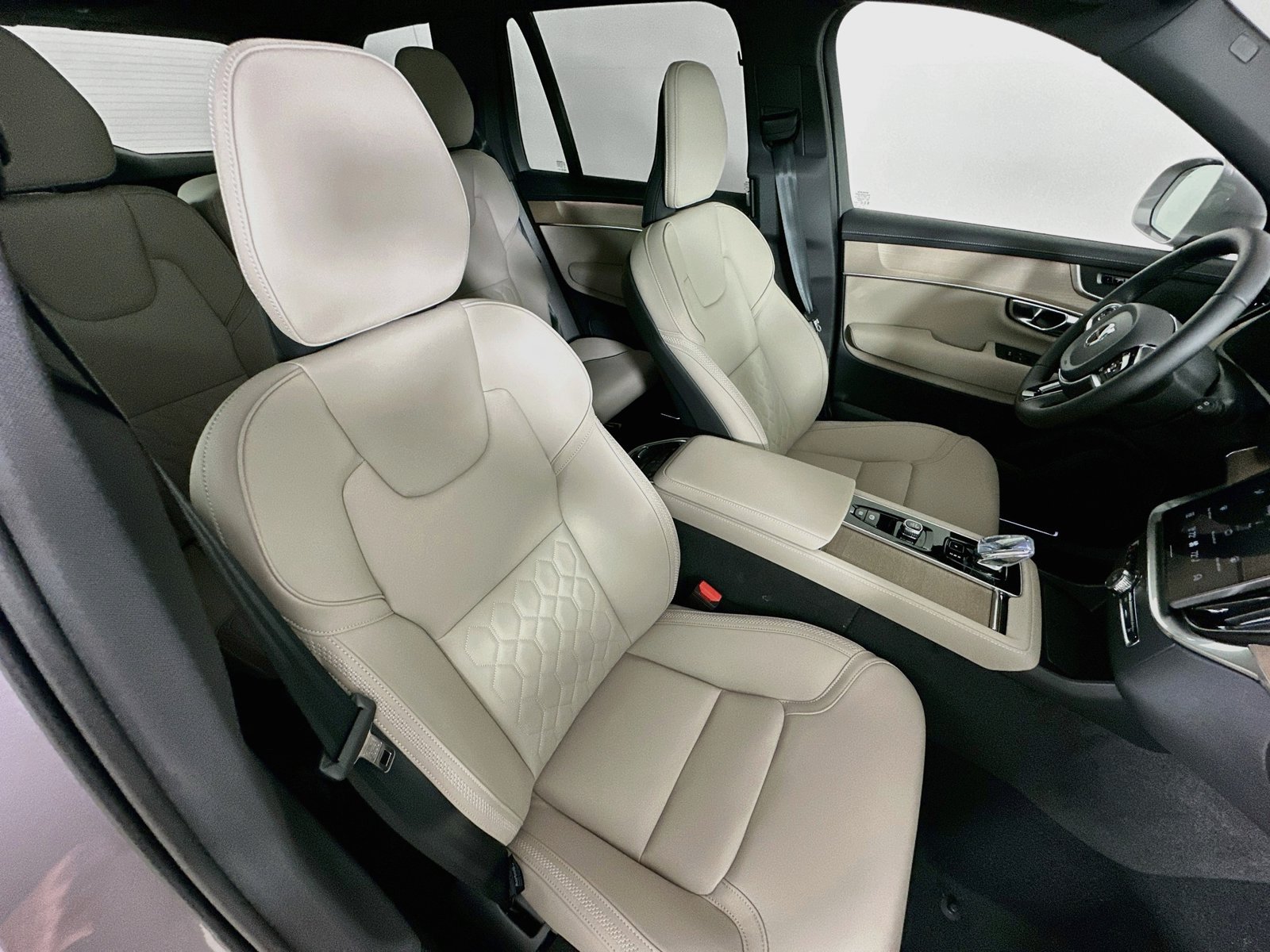 New 2026 Volvo XC90 T8 Plus w/ Protection Package Premier AWD/4WD image 44