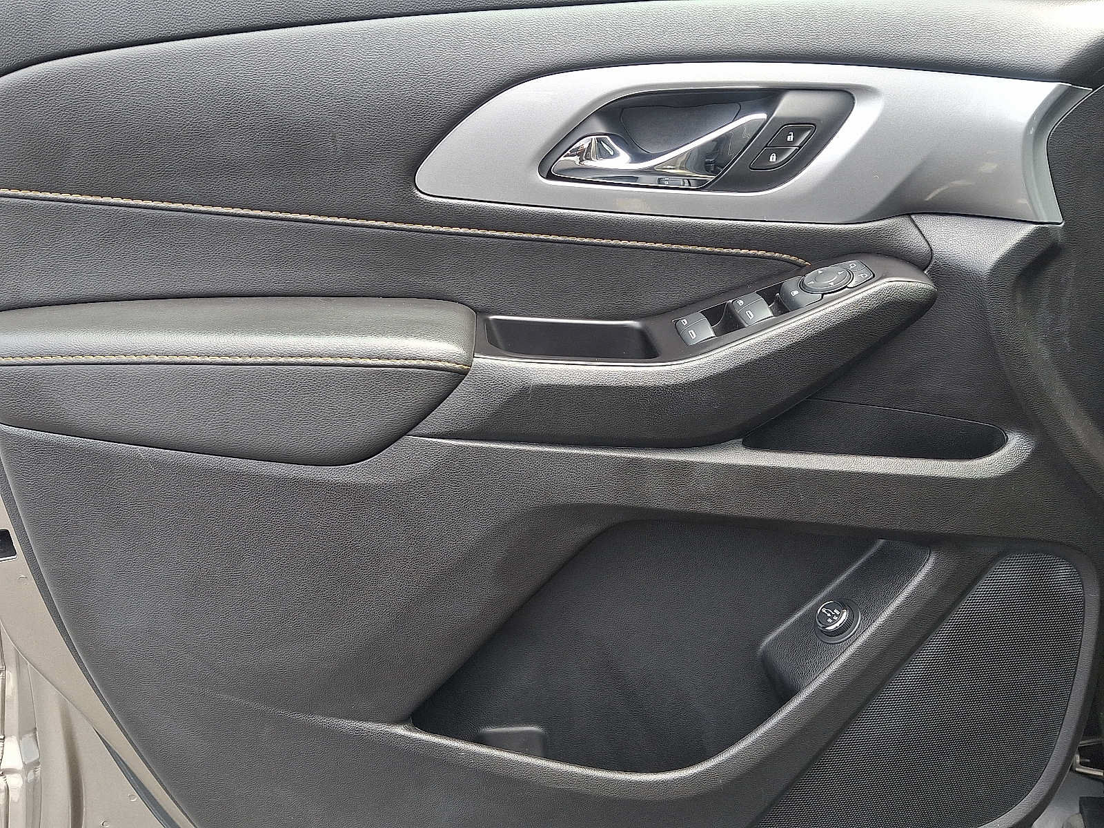Used 2020 Chevrolet Traverse LT w/ LPO, Floor Liner Package AWD/4WD image 13