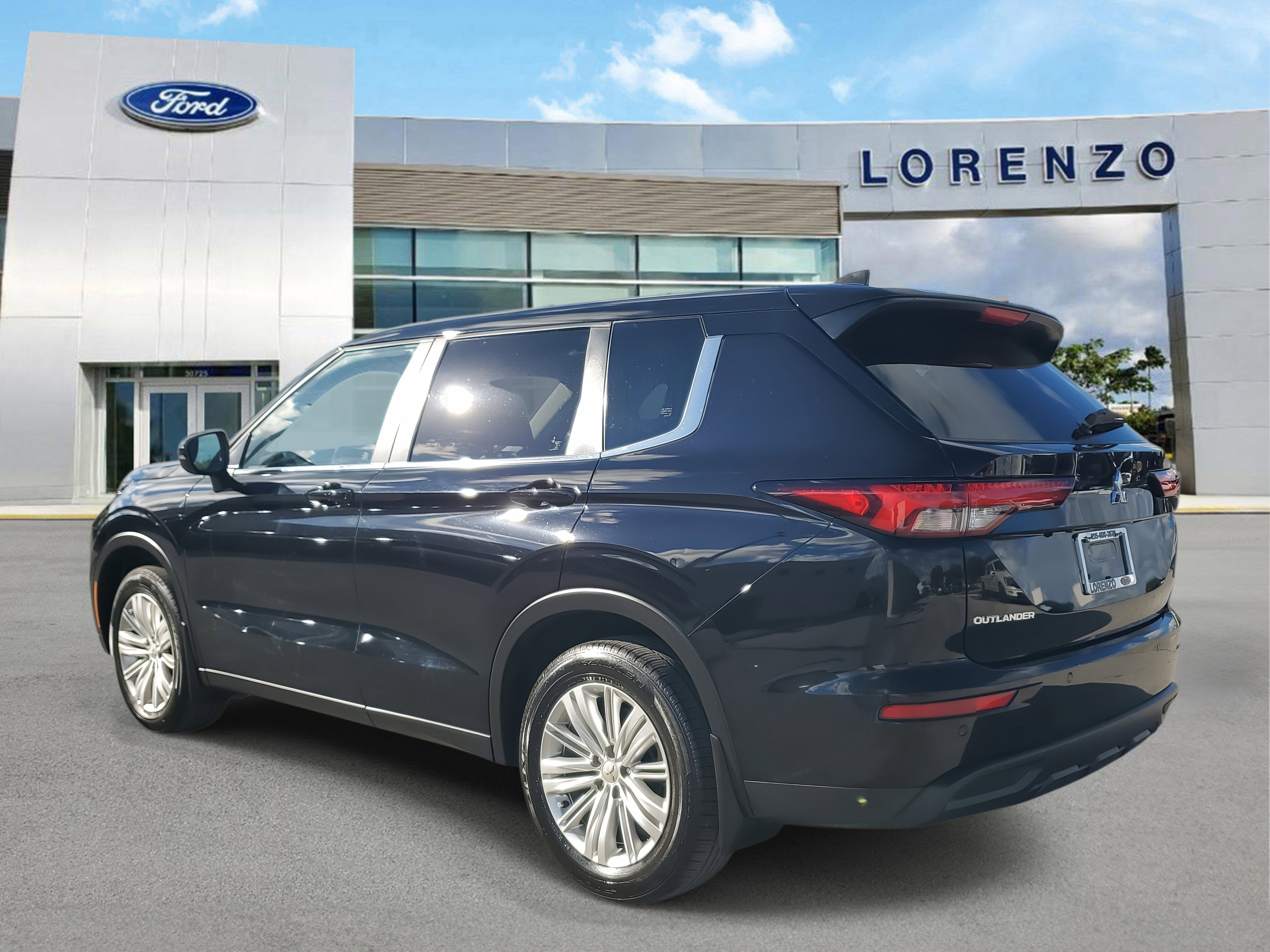 Used 2024 Mitsubishi Outlander ES image 7