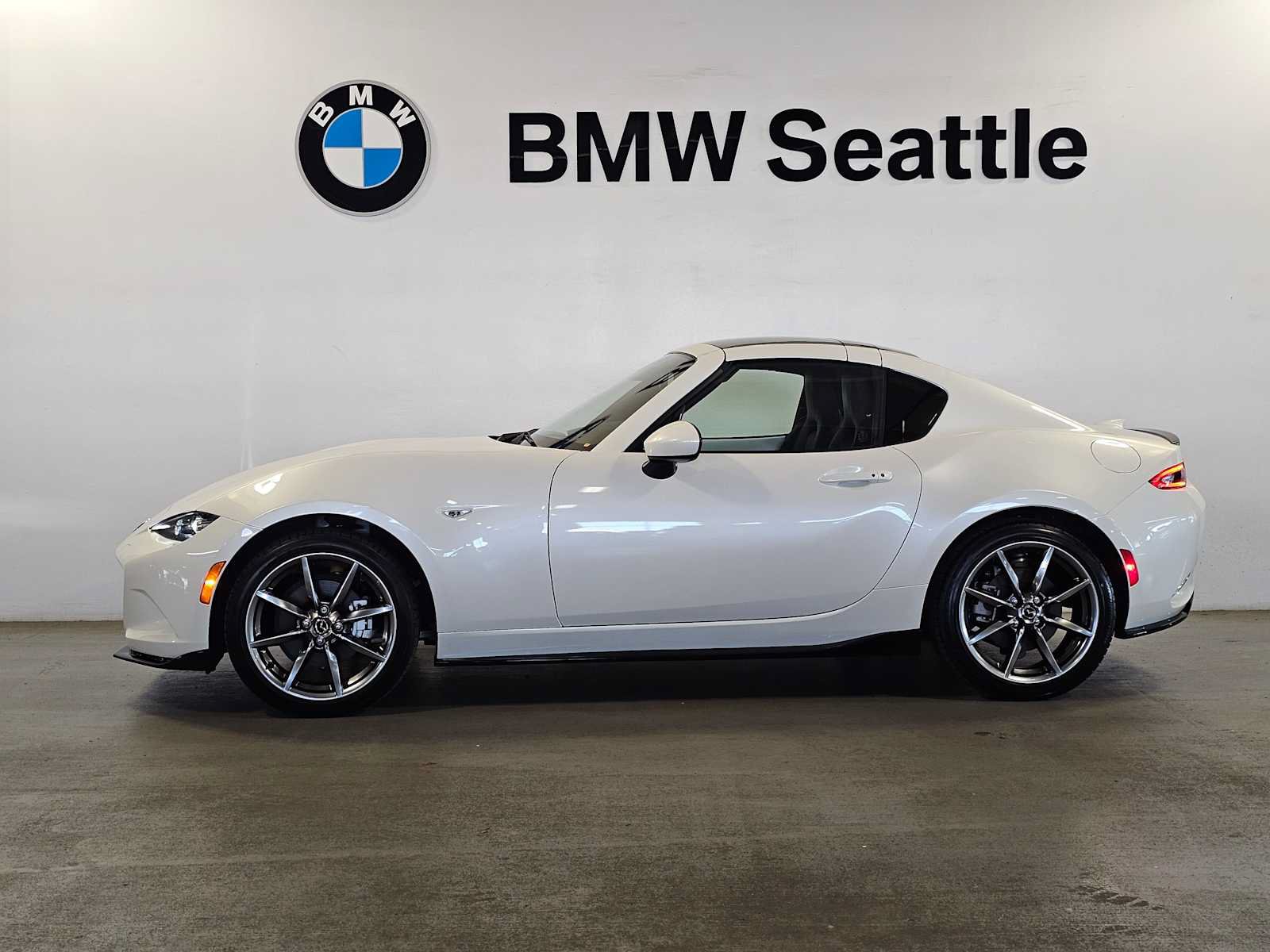 Used 2023 MAZDA MX-5 Miata Grand Touring w/ Appearance Package RWD image 3