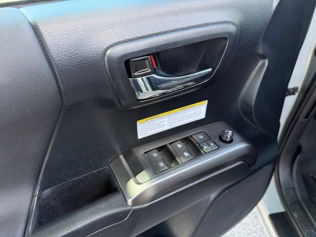 Used 2019 Toyota Tacoma TRD Off-Road w/ Technology Package AWD/4WD image 18