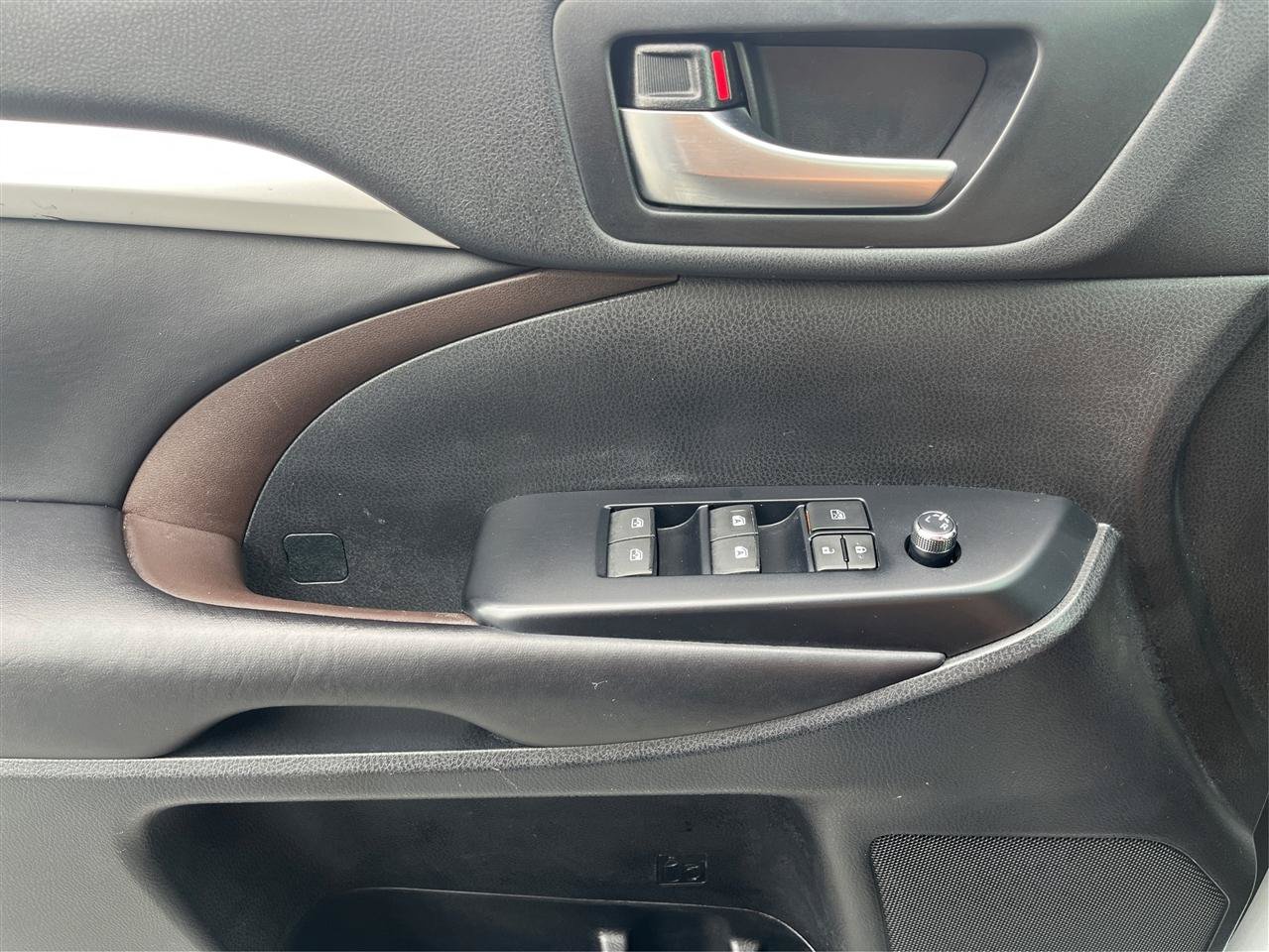 Used 2019 Toyota Highlander XLE AWD/4WD image 20