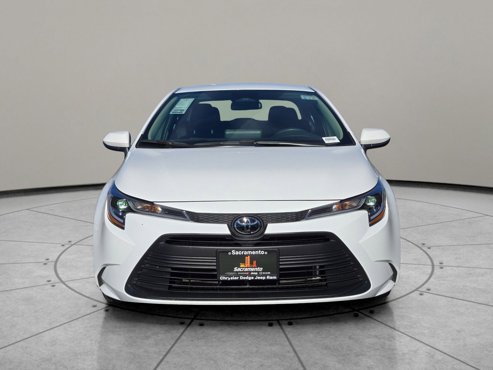 Used 2024 Toyota Corolla LE image 2