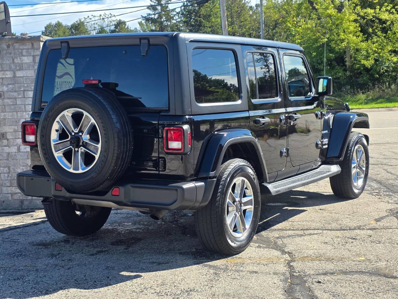 Used 2020 Jeep Wrangler Unlimited Sahara image 6