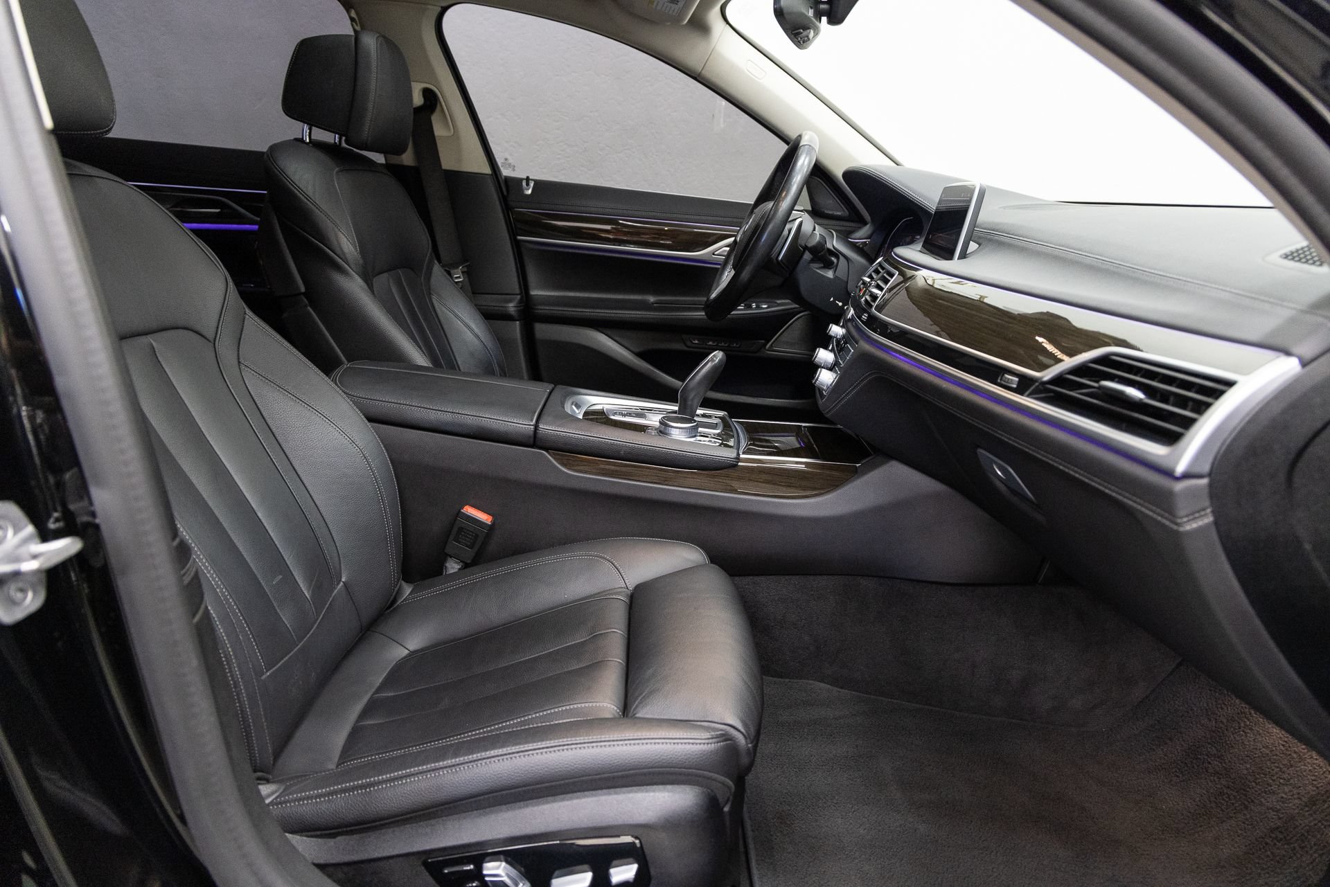 Used 2021 BMW 740i RWD image 14