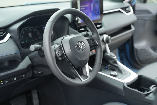 Used 2025 Toyota RAV4 XSE w/ Weather Package AWD/4WD image 28
