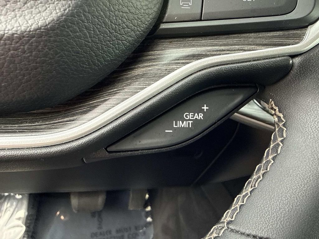 Used 2024 Jeep Wagoneer L Series II image 40