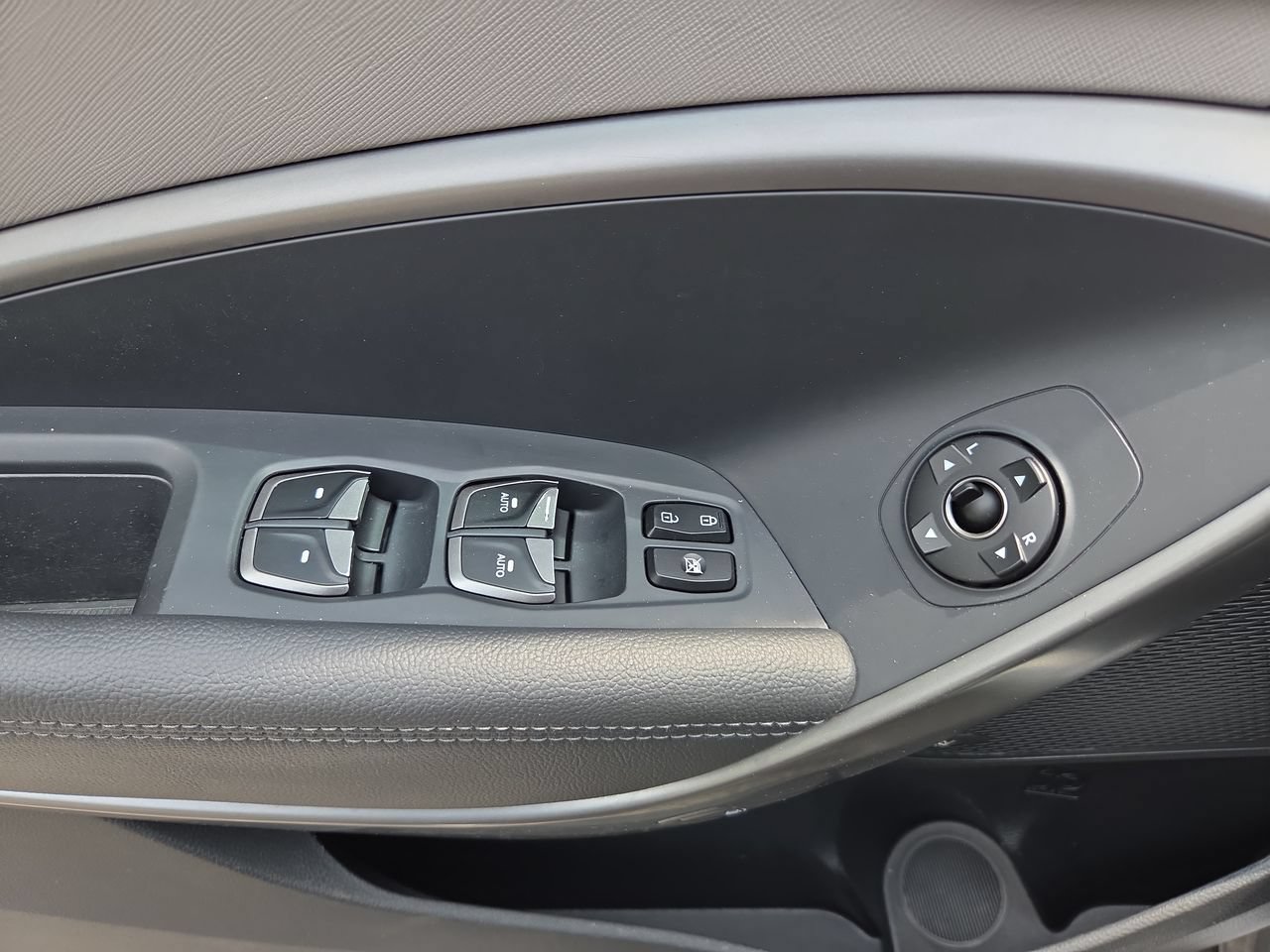 Used 2019 Hyundai Santa Fe XL FWD image 19