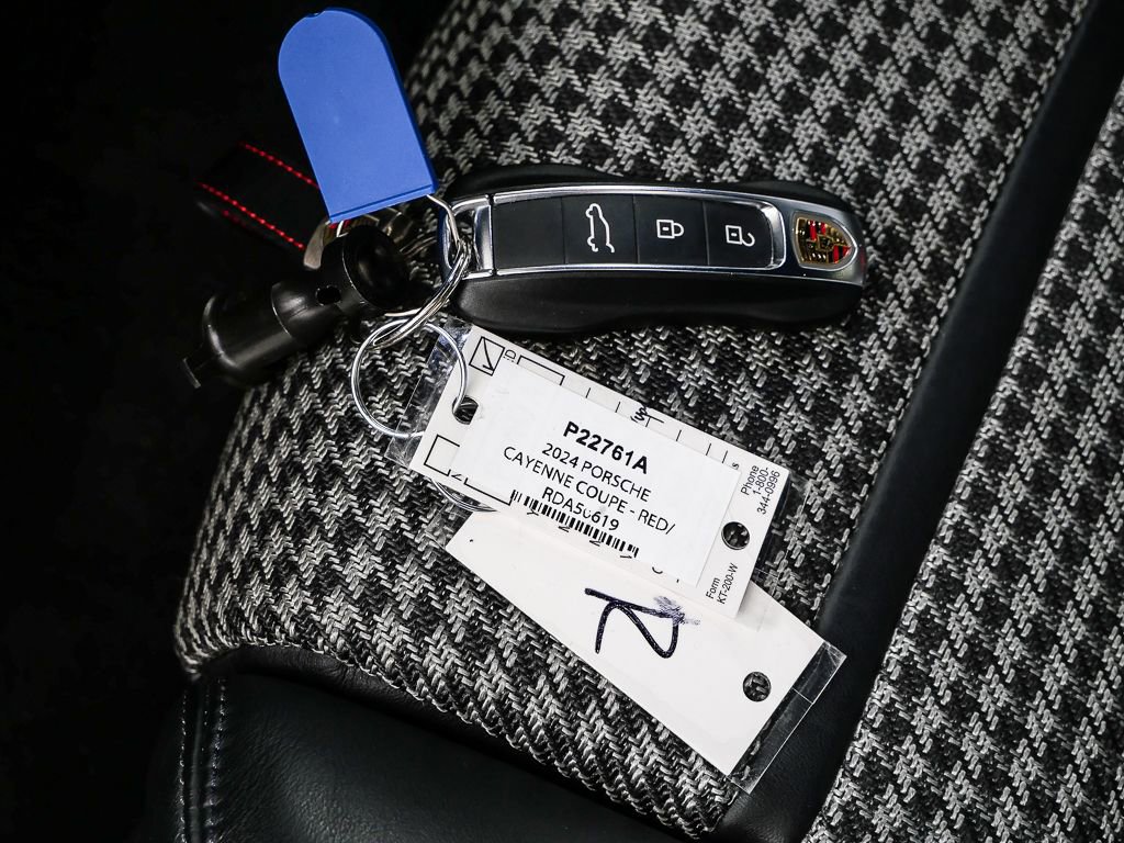 Certified 2024 Porsche Cayenne Coupe AWD/4WD image 39