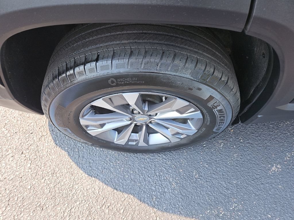 Used 2025 Chevrolet Equinox LT AWD/4WD image 11
