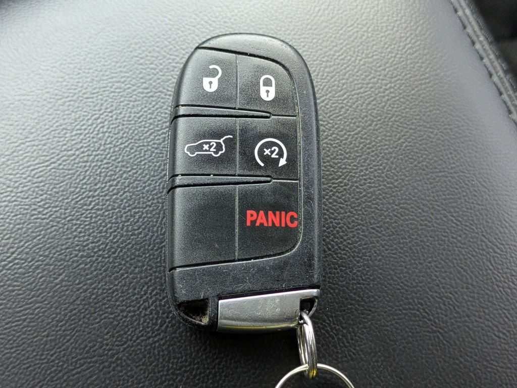 Used 2022 Jeep Grand Cherokee Laredo X RWD image 31