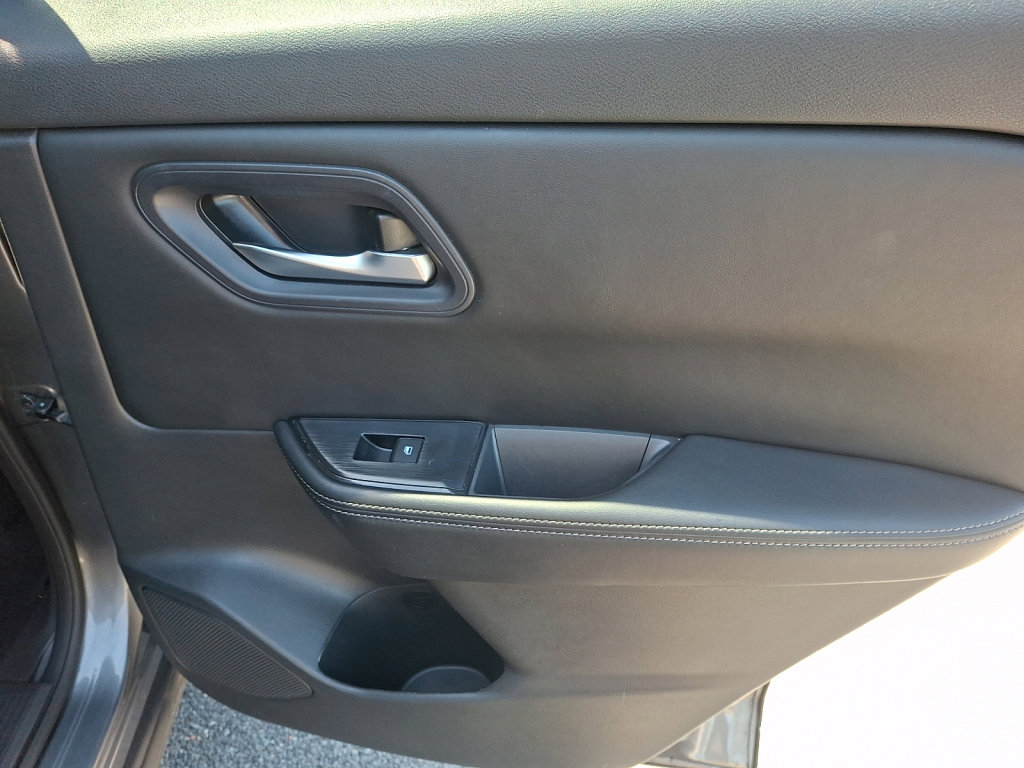 Used 2024 Nissan Rogue SV FWD image 14