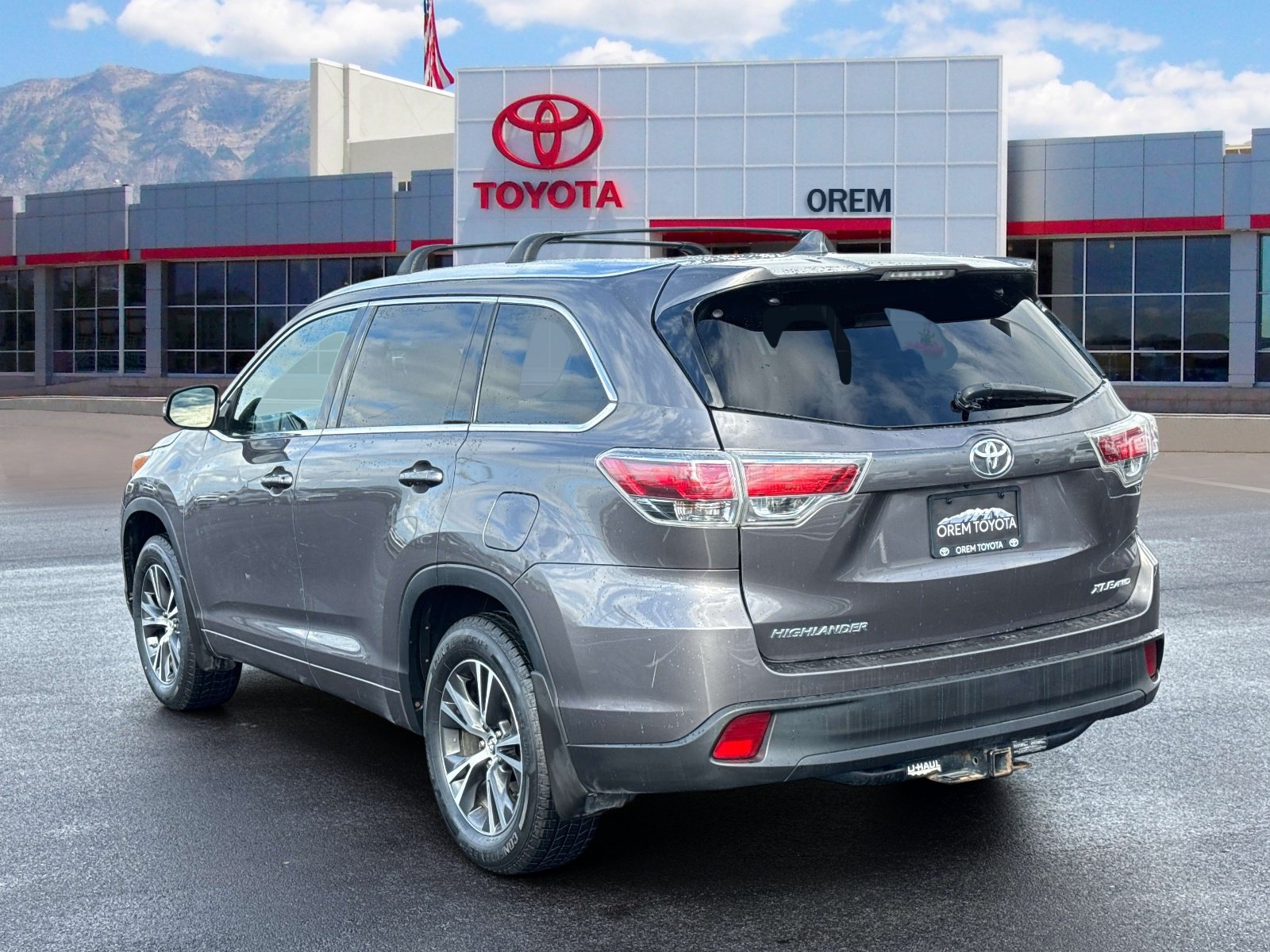 Used 2016 Toyota Highlander XLE w/ Four Season Floor Mat Package AWD/4WD image 6