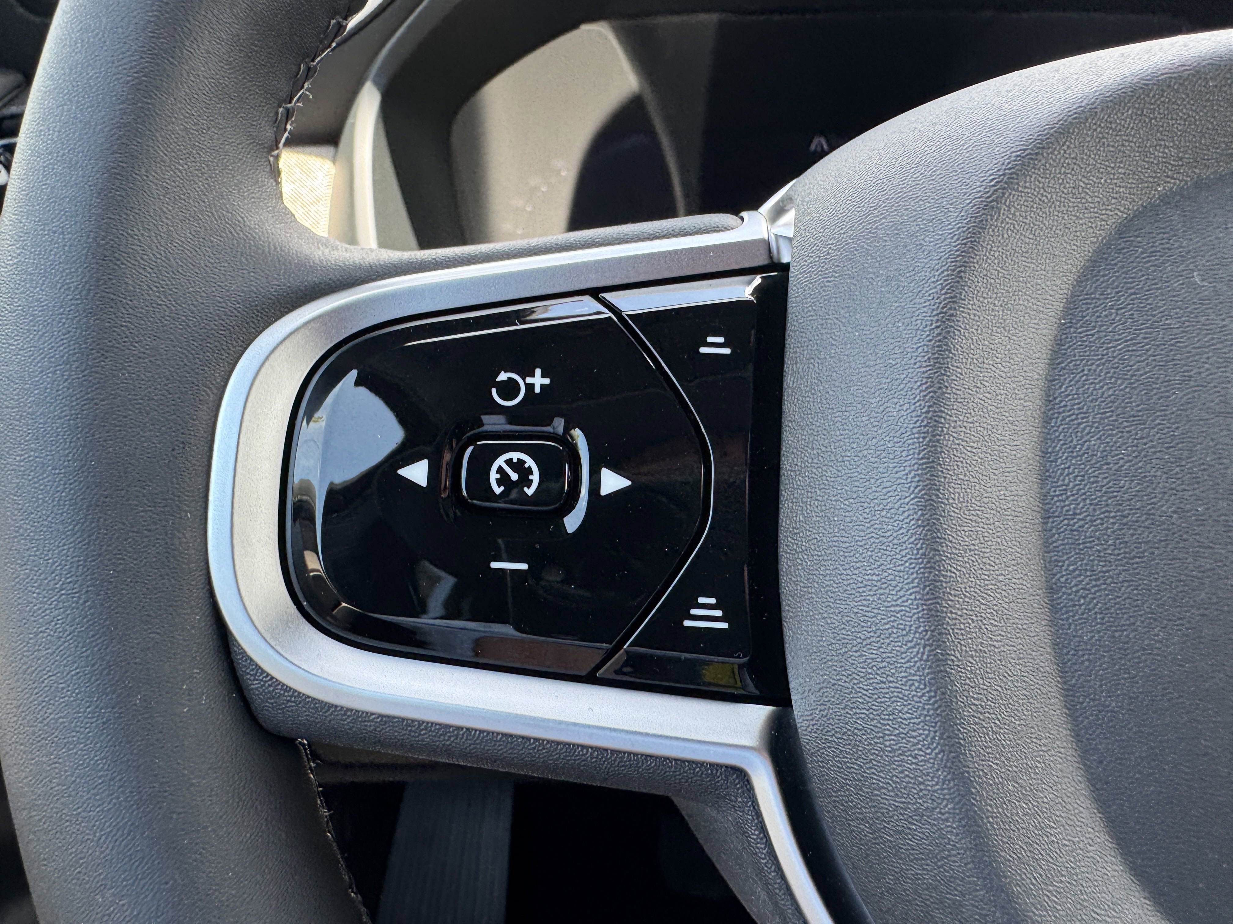 New 2026 Volvo XC90 B6 Plus w/ Protection Package Premier image 29