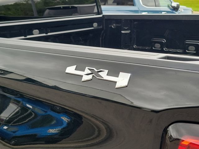 Used 2025 GMC Sierra 1500 Elevation w/ LPO, Elevation Black Package AWD/4WD image 6
