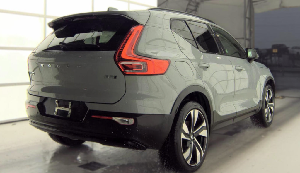 Used 2024 Volvo XC40 B5 Plus w/ Protection Package Premier AWD/4WD image 5