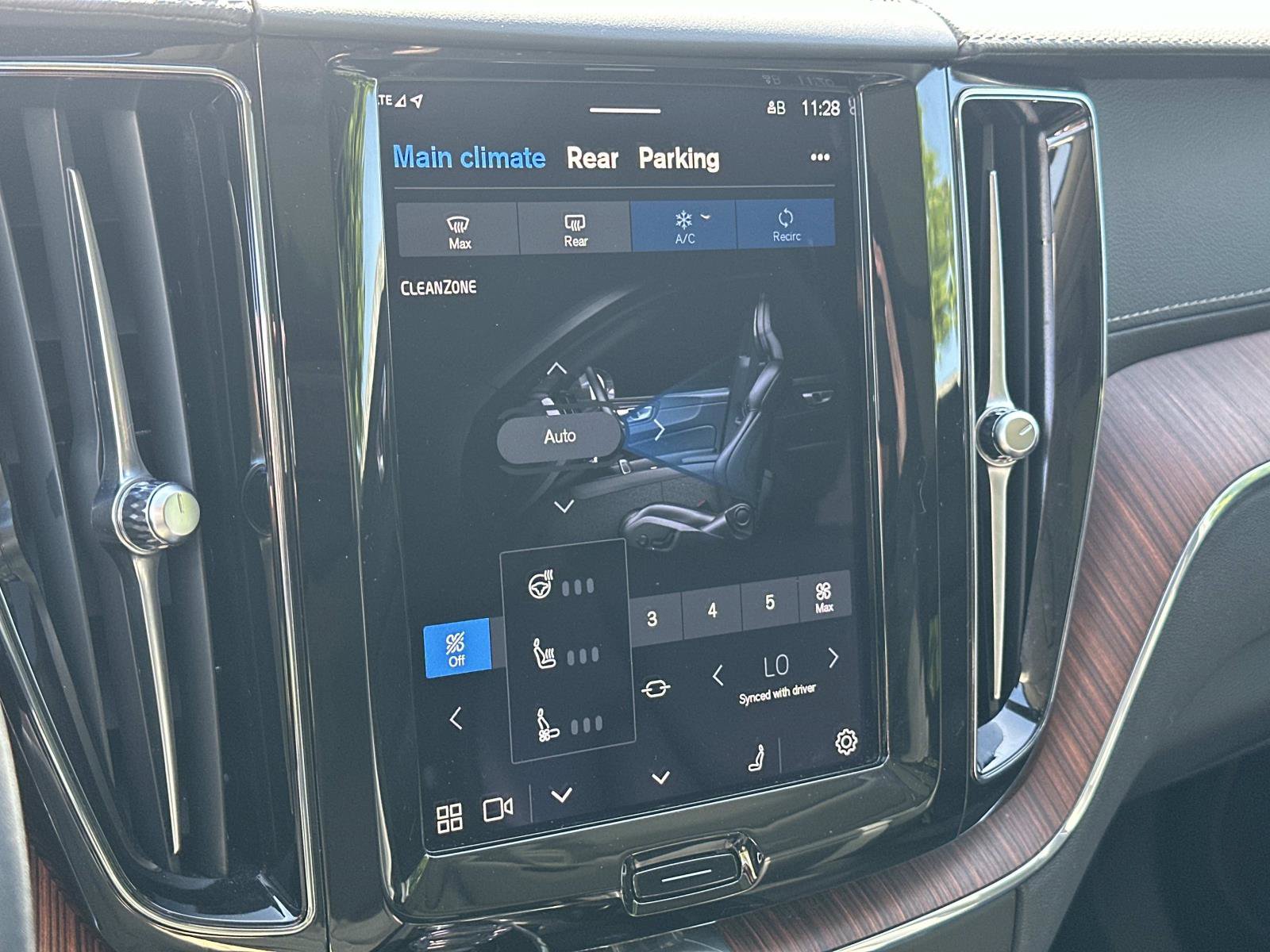 Certified 2023 Volvo XC60 B5 Ultimate image 12