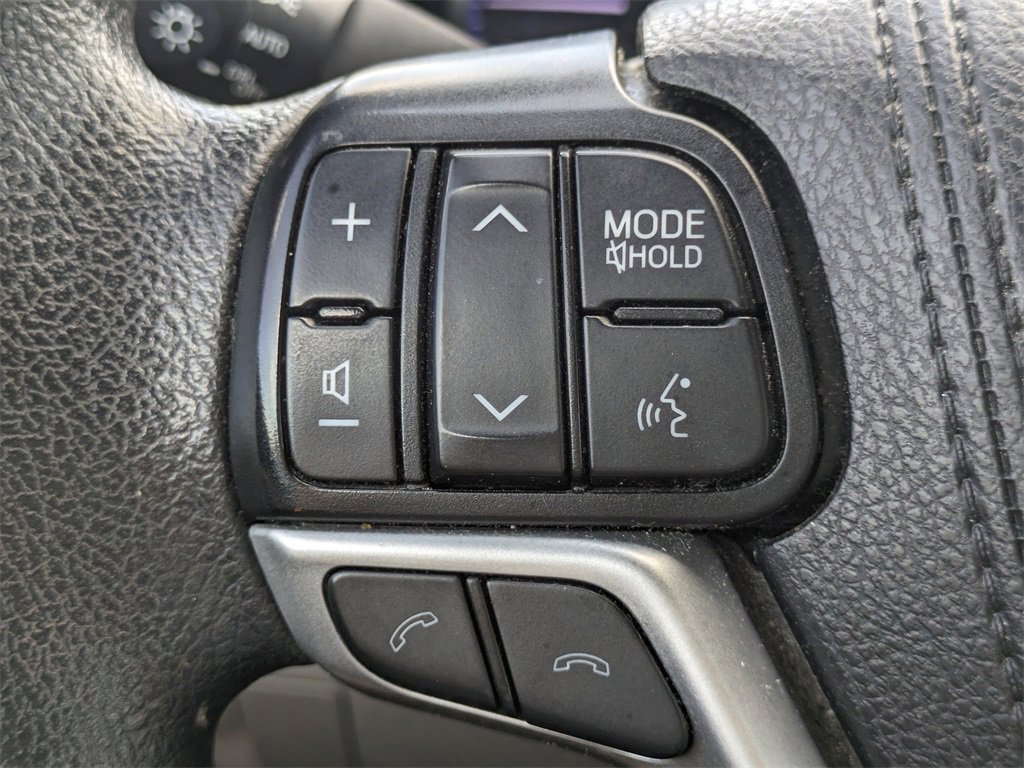 Used 2019 Toyota Highlander LE image 23