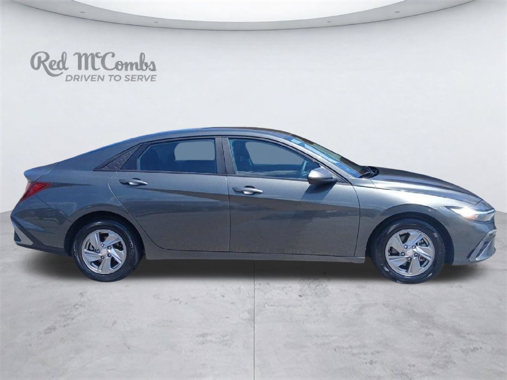 Used 2024 Hyundai Elantra SE FWD image 8