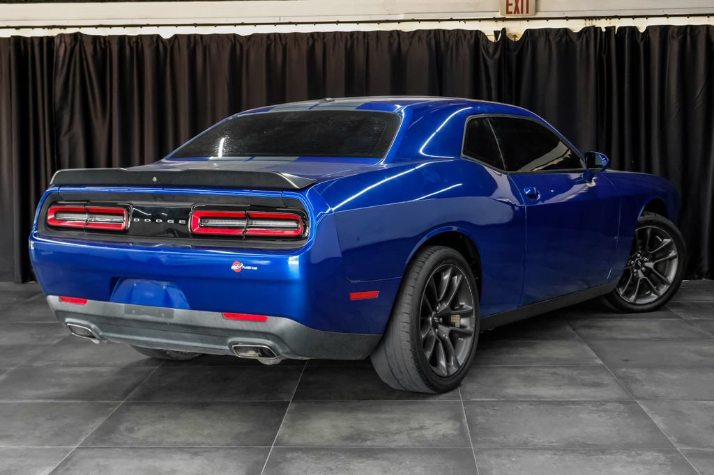 Used 2019 Dodge Challenger SXT w/ Blacktop Package RWD image 10