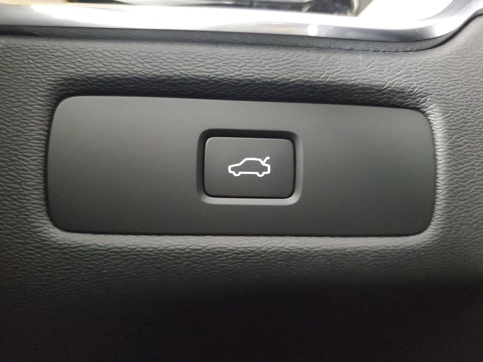 Certified 2026 Volvo XC60 B5 Core AWD/4WD image 35